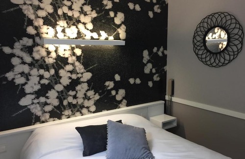 Erbree Hotel | Pet-Friendly Acanthe Hotel: Rated 8/10 for Families