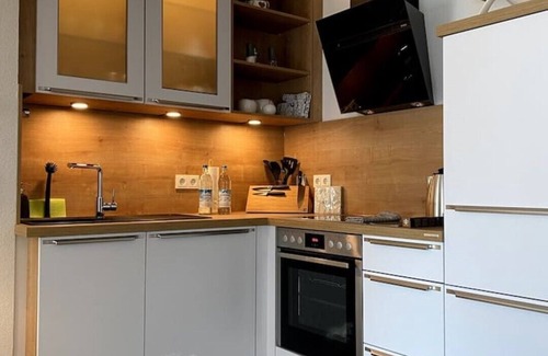 Heppenheim Apartment | Exclusive Acapella Suite Adagio with Vineyard Views & Netflix