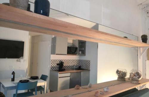 Saint-Marc-sur-Mer Apartment | Beachfront Retreat at T2 sur la PLAGE, Saint Marc sur Mer