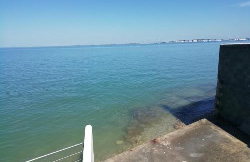 La Flotte House | Ocean Access on Spacious Grounds with Family-Friendly Amenities