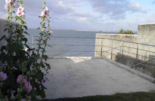 La Flotte House | Ocean Access on Spacious Grounds with Family-Friendly Amenities