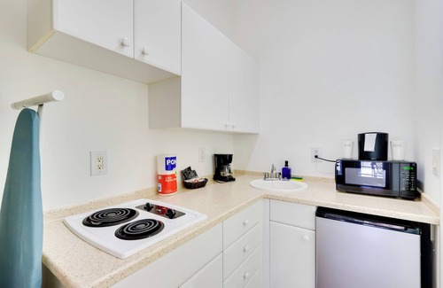 Naples Apartment | Access to 10,000 Islands: Resort-Style Naples Gem!