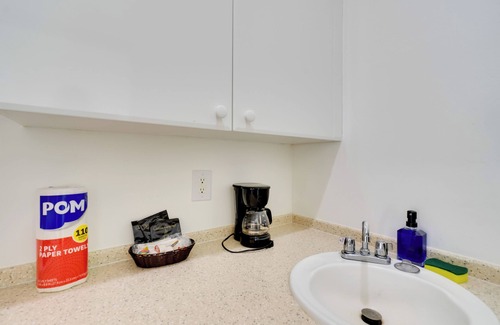 Naples Apartment | Access to 10,000 Islands: Resort-Style Naples Gem!