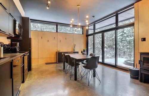 Stanstead Township Ski Chalet | Relaxing Getaway at Centaure: Spa, Sauna & Lake Access