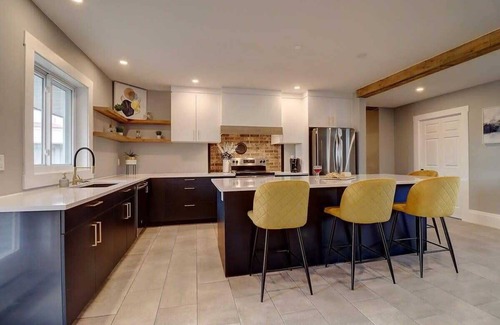 Cookshire-Eaton Ski Chalet | Riverside Retreat with Spa & Pool - Domaine du Bassin 12
