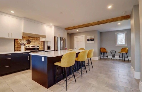 Cookshire-Eaton Ski Chalet | Riverside Retreat with Spa & Pool - Domaine du Bassin 12