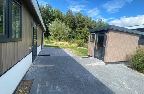 Biddinghuizen House | Cozy Accessible Chalet with 3 Bedrooms and Pet-Friendly Amenities
