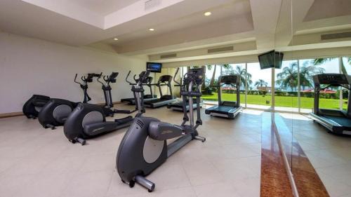 South Hotel Zone House | Accessible Condo Great For Families, Steps from Pools, Beach, Hot Tub
