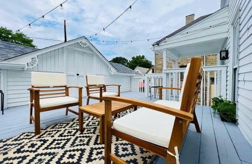 Verona House | Chic Victorian Retreat with Gym, Garage & Guest Rating 9.8