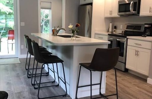 Topsham Apartment | Modern Ocean View Suite with Kitchen & Breakfast Included
