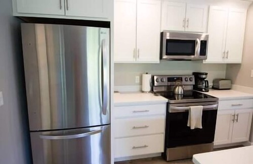 Topsham Apartment | Modern Ocean View Suite with Kitchen & Breakfast Included