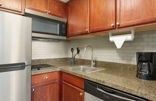 Tampa Condo | Accessible Unit with Roll-In Shower in Prime Location