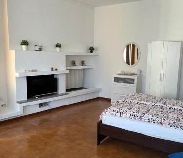Parabiago House | Cozy Room with Private Bathroom - Pet Friendly Stay