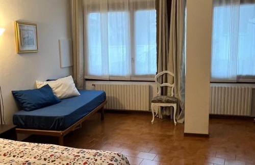 Parabiago House | Cozy Room with Private Bathroom - Pet Friendly Stay