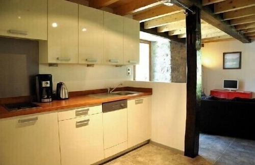 Aucun Cottage | Idyllic Barn Retreat with Mountain Views & Pool Access