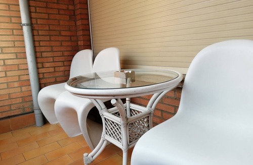 Leon House | Top-Rated Accommodation: Leon Arena with Great Amenities