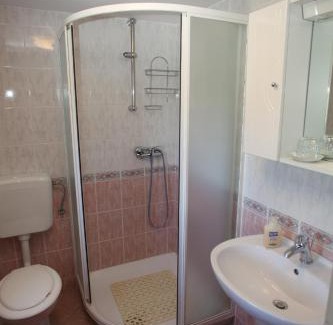 Sveti Jakov House | Cozy Accommodation Lily: Family-Friendly with Fireplace