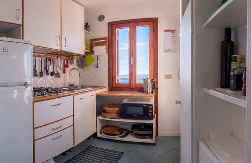 Piani-Ciapin Apartment | Cozy Retreat with Private Beach Access | Ap43