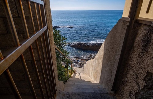 Piani-Ciapin Apartment | Cozy Retreat with Private Beach Access | Ap43
