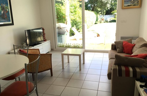 Benodet Apartment | Cozy Accommodation with Garden, Steps from the Beach