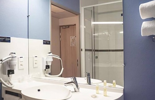 Villabe Hotel | Discover ACE Hôtel Paris Sud Villabe: Family-Friendly Retreat