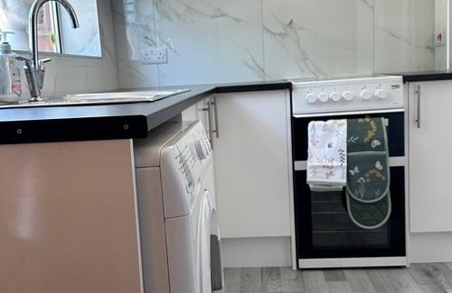 Grays House | Ace Space II |Modern 3Bed Home | Parking | Staff