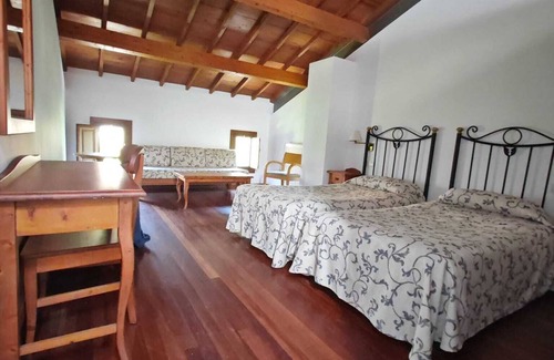 Os Peares House | Discover Acea do Bubal As Nenas: Spa & Family-Friendly Stay