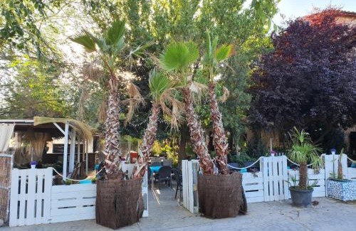 Peralejos de las Truchas Apartment | Pet-Friendly Acebos del Tajo with Breakfast & Dining Options
