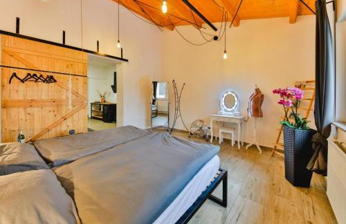 Sondelfingen Apartment | Family-Friendly Retreat at Achalm Hof with Kitchen Access