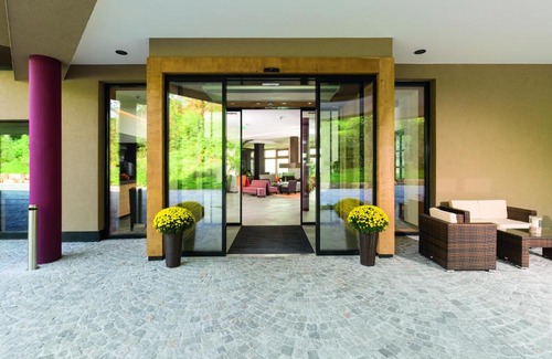 Reutlingen Hotel | Achalm Hotel: Oceanfront Retreat with Spa & Pool Access