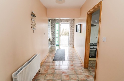 Gubnahardia Cottage | Pet-Friendly Achill View with Oceanfront Access in Mayo