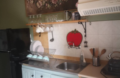 Paralia Skotinis House | Cozy Achillion B&B with Ocean View & Breakfast Included