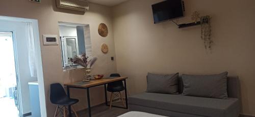 Achlia Apartment | Beachfront Achlia Apartments: Ocean Views & Pet Friendly