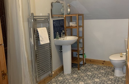 Stromeferry Apartment | Exceptional Achmore Self Catering with Breakfast & Family Amenities