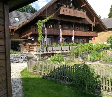 Goldiwil Apartment | Highly Rated Ackaert Ferienwohnung with Ocean View