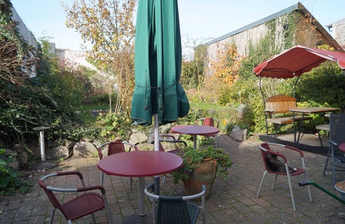 Lassan Apartment | Modern Double Room on 15th Floor with Breakfast & Pets Welcome