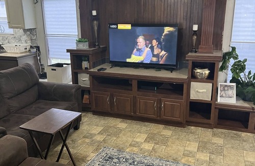 Houma House | Discover Acklen's Diamond: Pet-Friendly Family Retreat