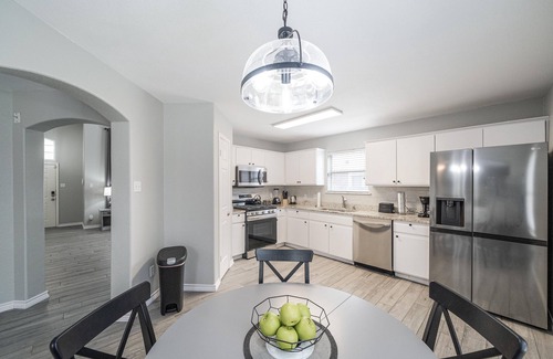 Round Rock House | ACL Super Home: 4 Bedrooms with Spa in Prime Location