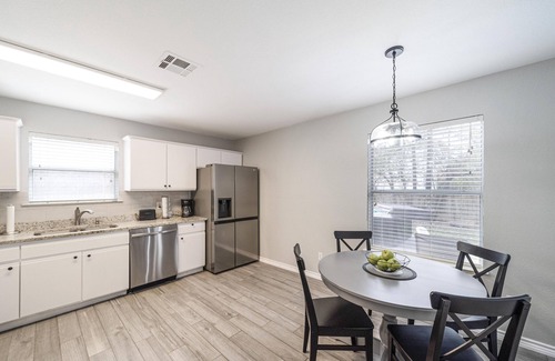 Round Rock House | ACL Super Home: 4 Bedrooms with Spa in Prime Location
