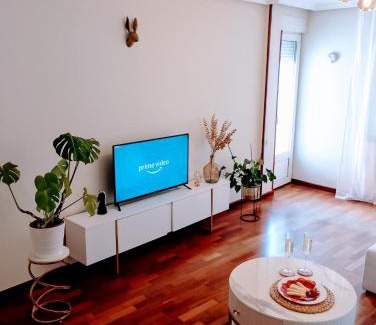 Oviedo City Centre Apartment | Comfortable Apartment Steps from Gascona with Free WiFi