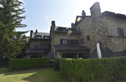 Linsoles Apartment | Cozy Mountain Retreat with Garden and Pool Access
