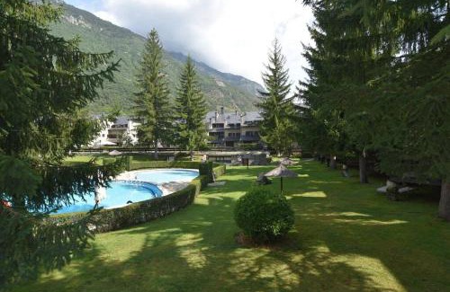Linsoles Apartment | Cozy Mountain Retreat with Garden and Pool Access