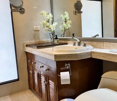 Chico Norte Apartment | Cozy Apartment Near Parque 93 - Pet Friendly Getaway