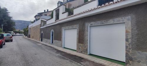 La Zubia Apartment | Cozy Private Apartment with Breathtaking Views, Pet Friendly