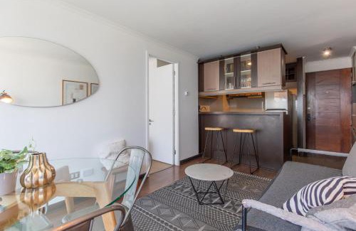 Apoquindo Apartment | Cozy Hotel near Mall with Eco-Friendly Amenities and Parking