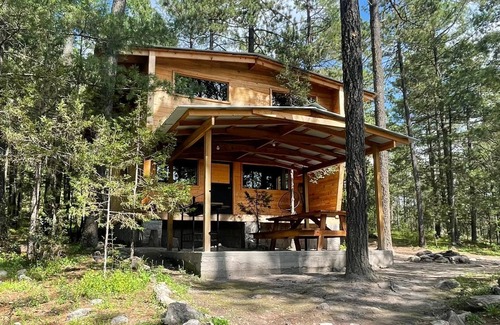 Pueblo Nuevo Cabin | Cozy Cabin Retreat at Parque La Pirámide - Spa & Breakfast