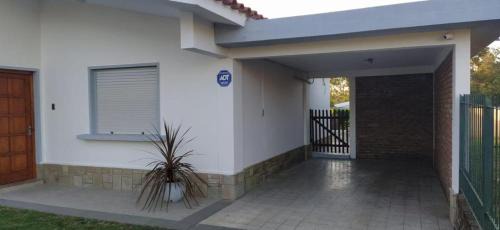 Piriapolis House | Cozy Retreat in Tranquil Piriápolis: Pet & Child Friendly