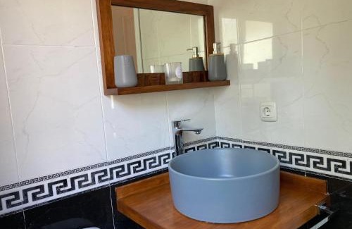 Ribadeo Apartment | Cozy Oceanfront Retreat in Rinlo, Ribadeo - Pet Friendly