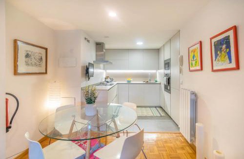 Mendillorri Apartment | Relax in a Cozy Pet-Friendly Retreat for Families