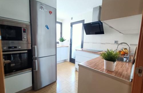 Norte House | Cozy Private Room with Ocean View in Villa Mayka
